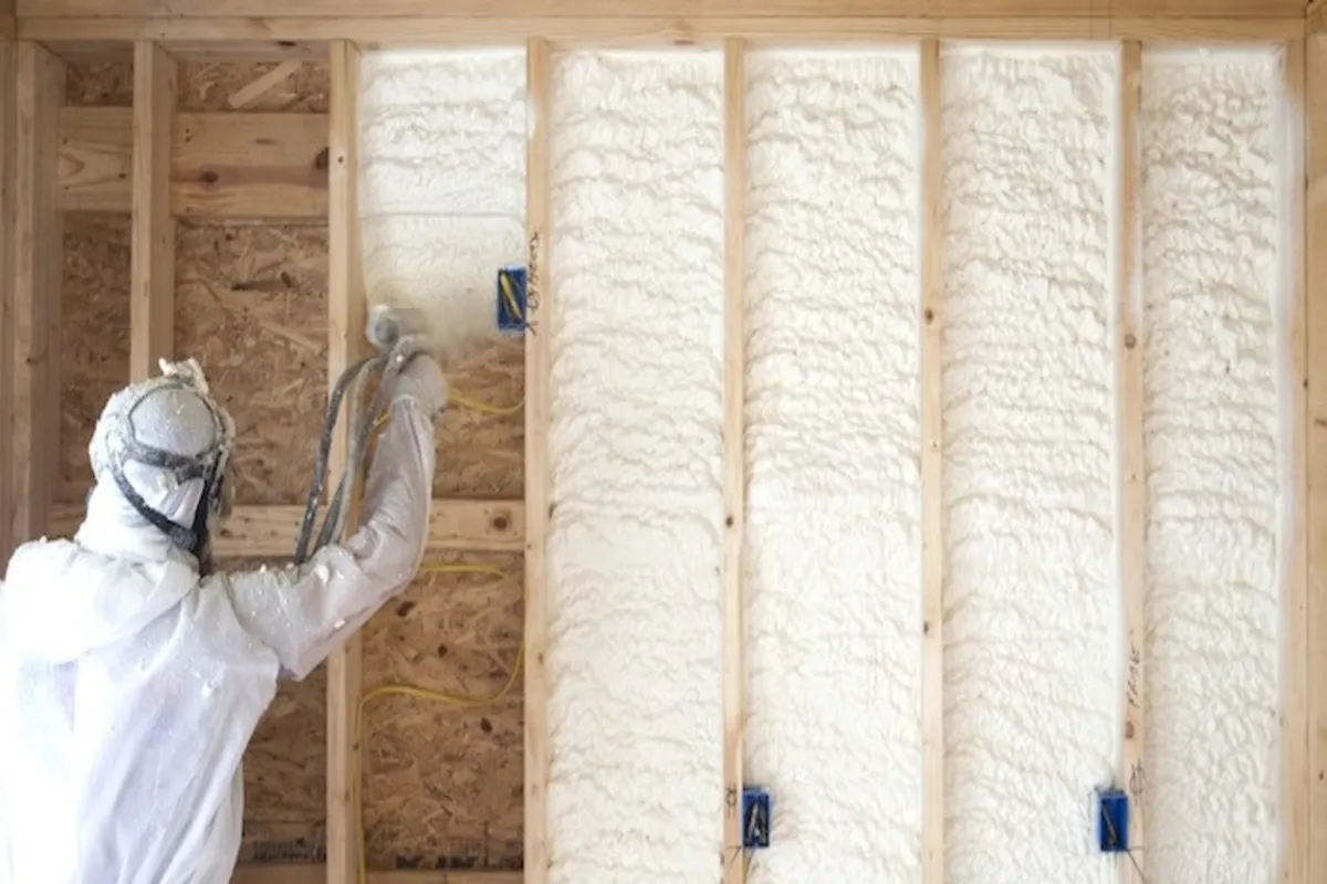 Why Hiring a Houston Spray Foam Insulation Contractor Improves Energy Efficiency